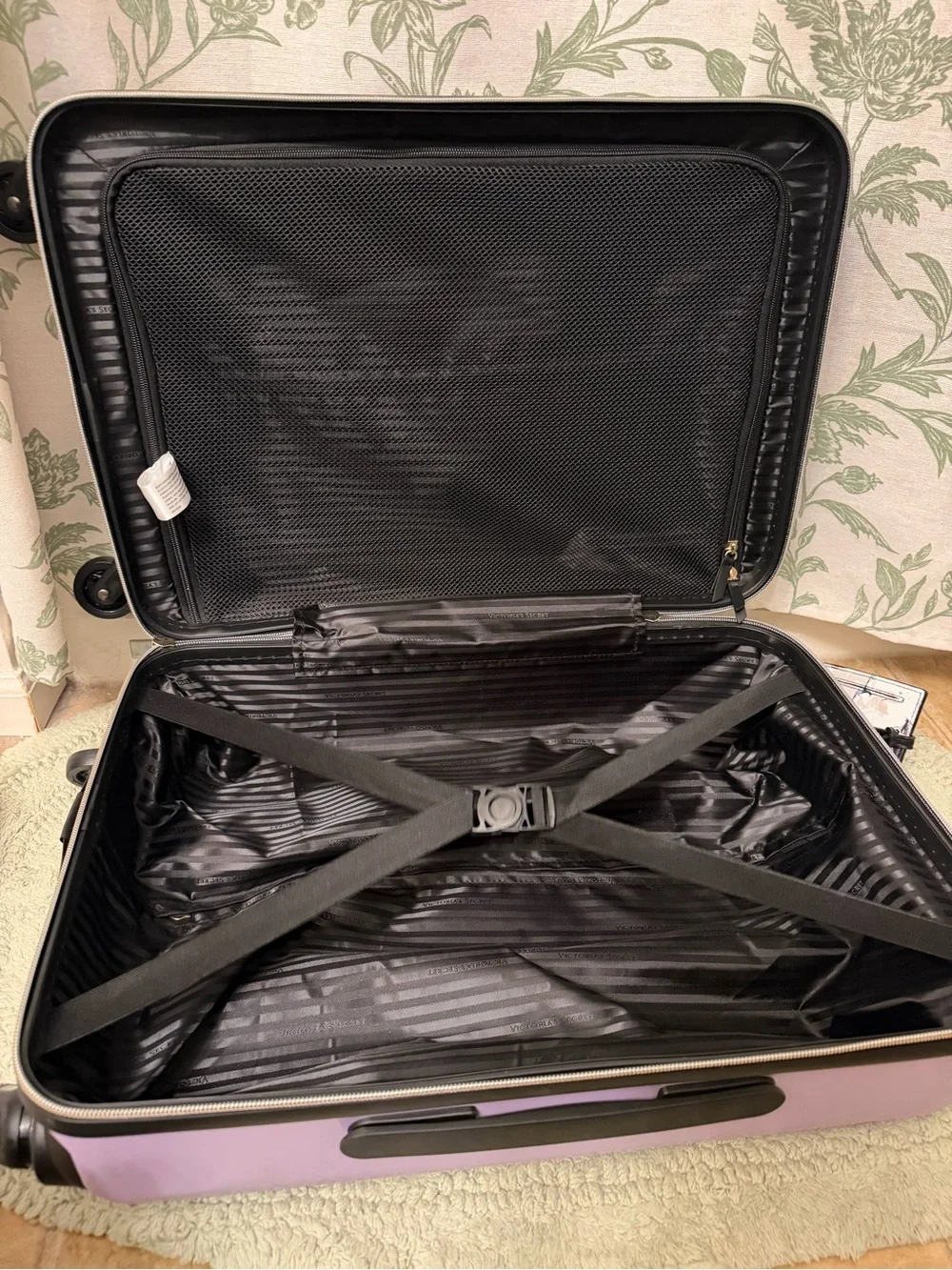 Victorias Secret lightweight hardshell